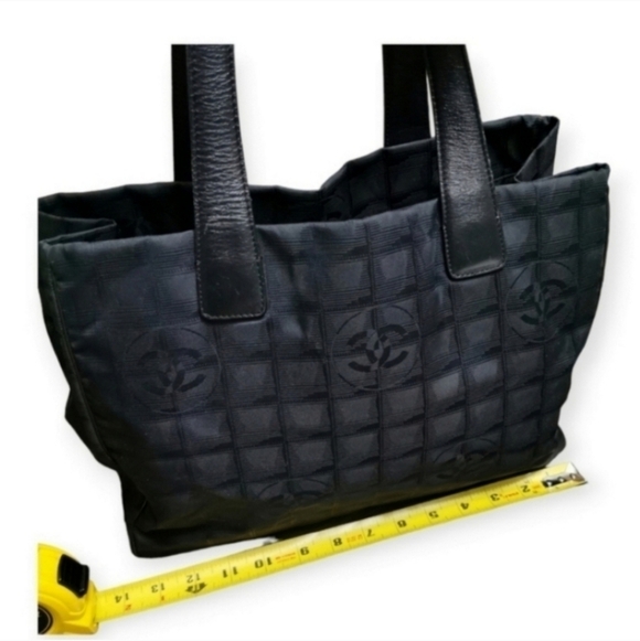 CHANEL NYLON Camellia vintage tote - Picture 8 of 12